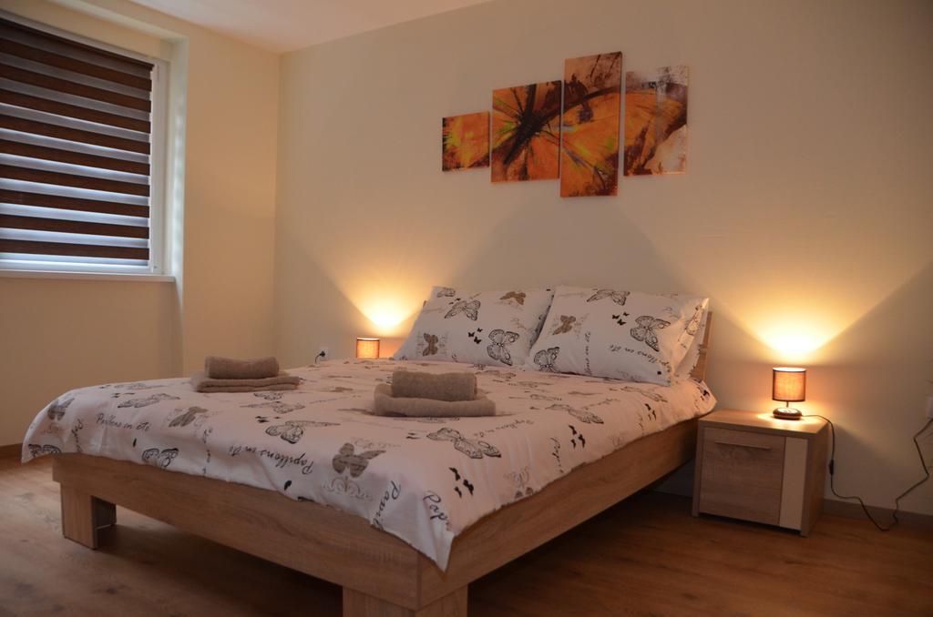 Apartment Marija Sremska Mitrovica Dış mekan fotoğraf