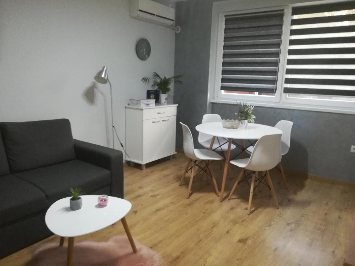 Apartment Marija Sremska Mitrovica Dış mekan fotoğraf